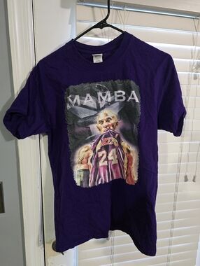 Kobe Bryant “Mamba” Photo Shirt Bite NBA GILDAN T-Shirt Men's Sz M